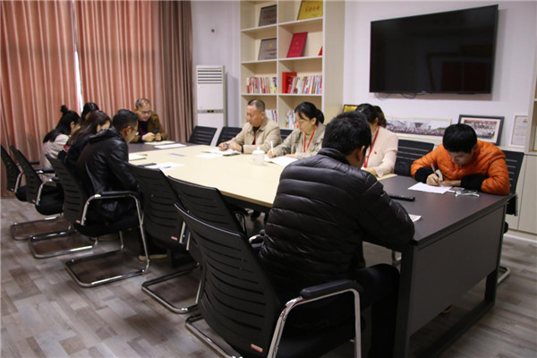 市古鎮(zhèn)公司掀起學(xué)習(xí)黃群、宋月才等四名同志先進(jìn)事跡的熱潮