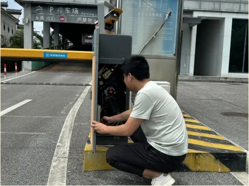 不懼高溫 “熱”力十足！致敬高溫下堅守崗位的古鎮(zhèn)工作者（一）