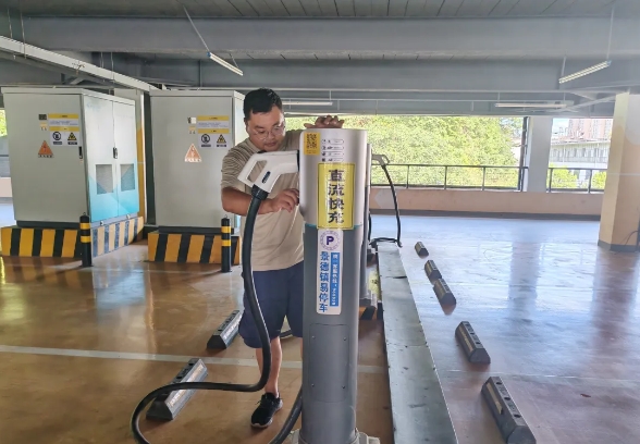 不懼高溫 “熱”力十足！致敬高溫下堅守崗位的古鎮(zhèn)工作者（一）