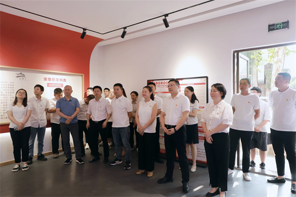 市古鎮(zhèn)投資公司黨委開展“黨建引領(lǐng)新征程，古鎮(zhèn)同心再出發(fā)”活動